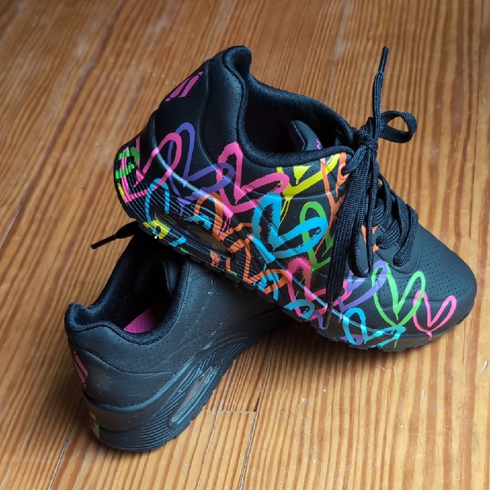 Skechers Black Sneakers with Dynamic Design